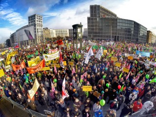 50 000 mennesker samlet seg til demonstrasjon mot TTIP den 20. januar.