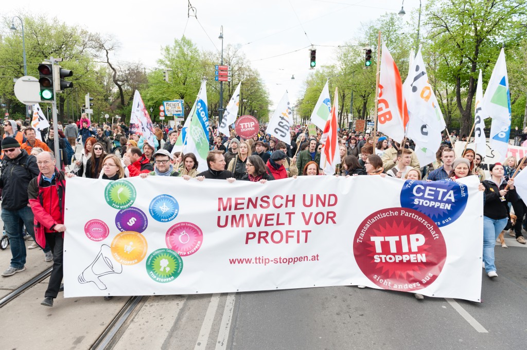 12 000 demonstrerte mot TTIP, CETA og TISA i Wien.