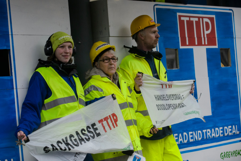 Greenpeace activists have blocked EU and US negotiators from holding secret talks in Brussels for a trade deal that would give multinational corporations unprecedented power. The protesters warned that TTIP – the Transatlantic Trade and Investment Partnership agreement – is a threat for democracy, environmental protection, health standards and working conditions